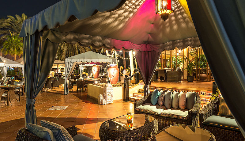 Al Khaima Al Fresco Zelt-Lounge im Le Royal Meridien Beach Resort and Spa / Golfreisen Dubai