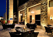 Sacci Outdoor Terrace im The Westin Abu Dhabi Golf Resort & Spa / Golfreisen Abu Dhabi